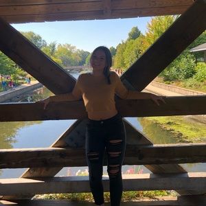 Meet your Posher, Brenna